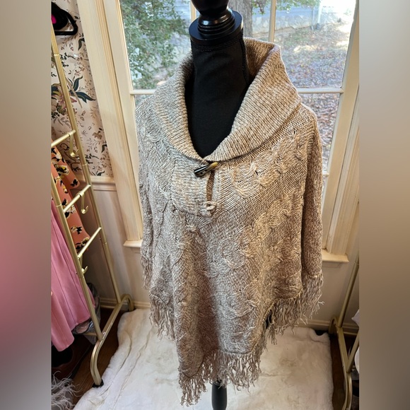 Debbie Morgan Sweater Poncho Fringe Women’s Size Medium Tan Cowl Neck Top - Picture 4 of 12